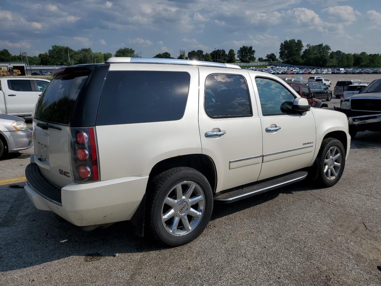 2011 GMC Yukon Denali - Фото 3