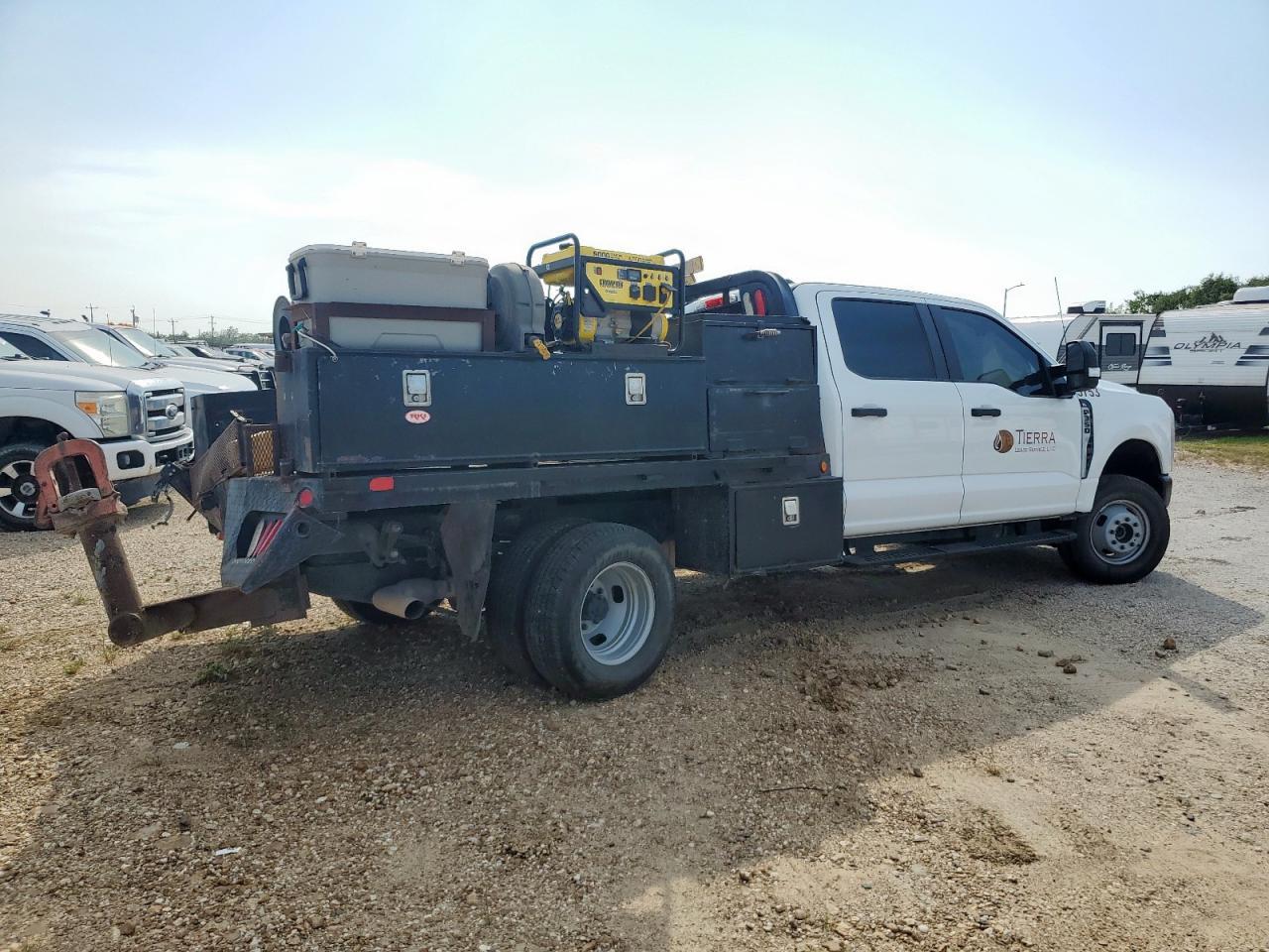 2024 Ford F350 Super Duty - Фото 3