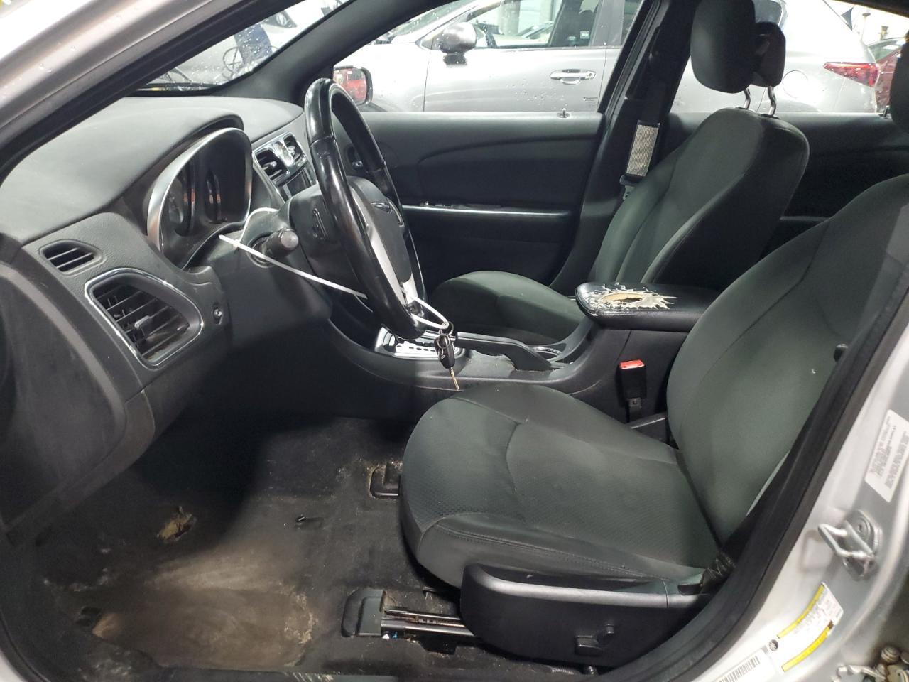 2011 Chrysler 200 Touring - Image 7