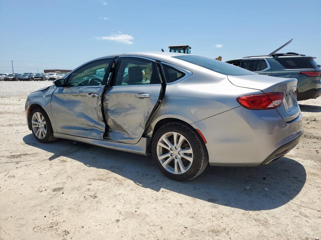 2015 Chrysler 200 Limited - Фото 2