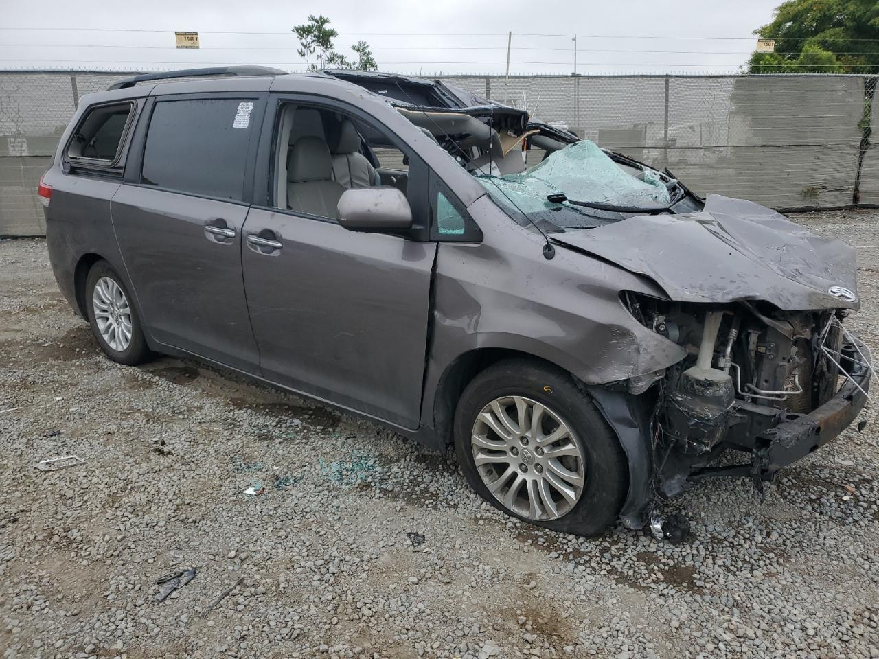2013 Toyota Sienna Xle - Фото 4