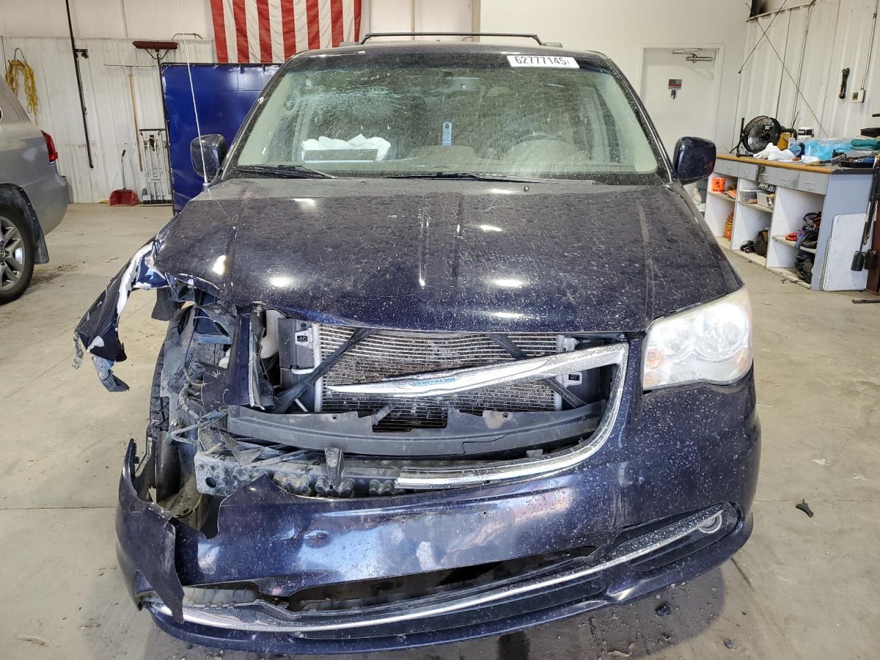 2014 Chrysler Town & Country Touring - Image 5