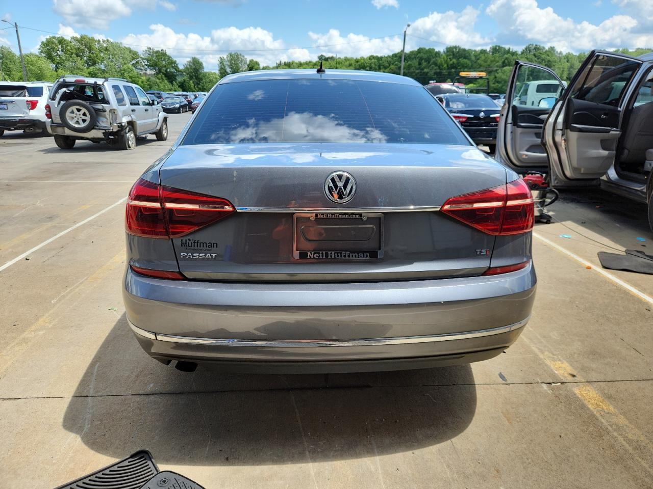 2017 Volkswagen Passat S - Фото 6