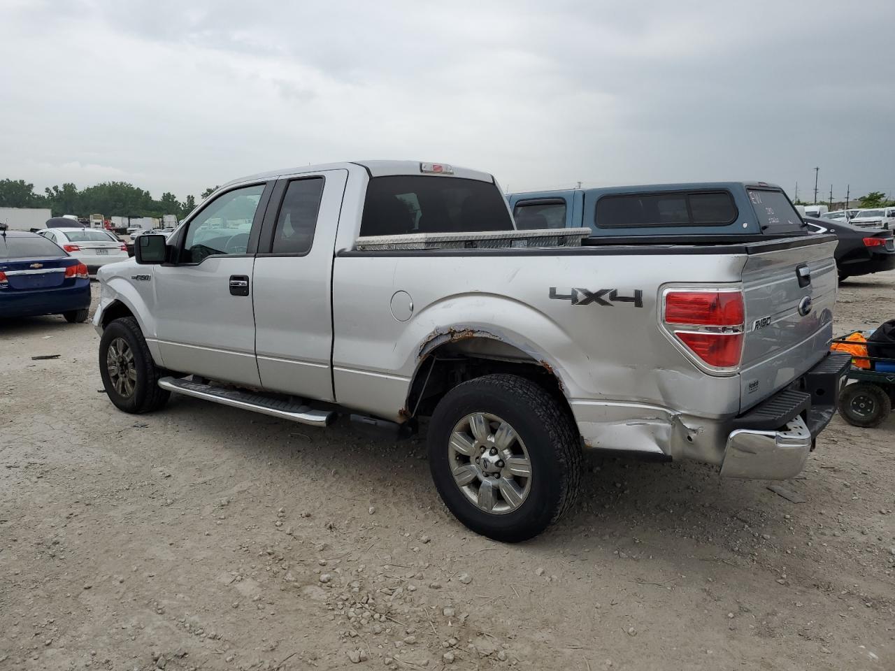 2011 Ford F150 Super Cab - Фото 2