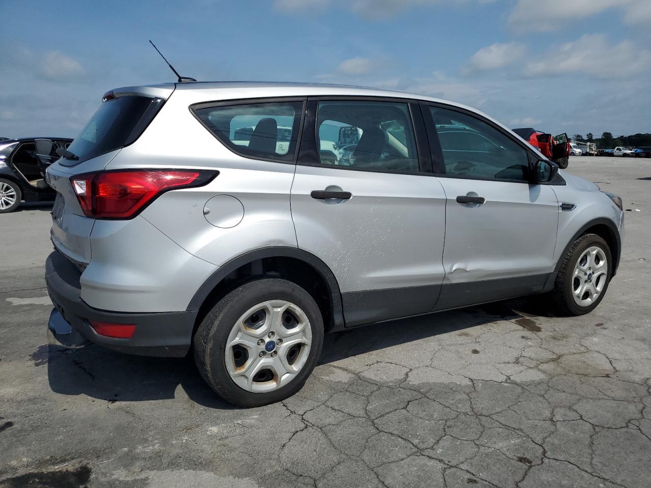 2019 Ford Escape S - Фото 3