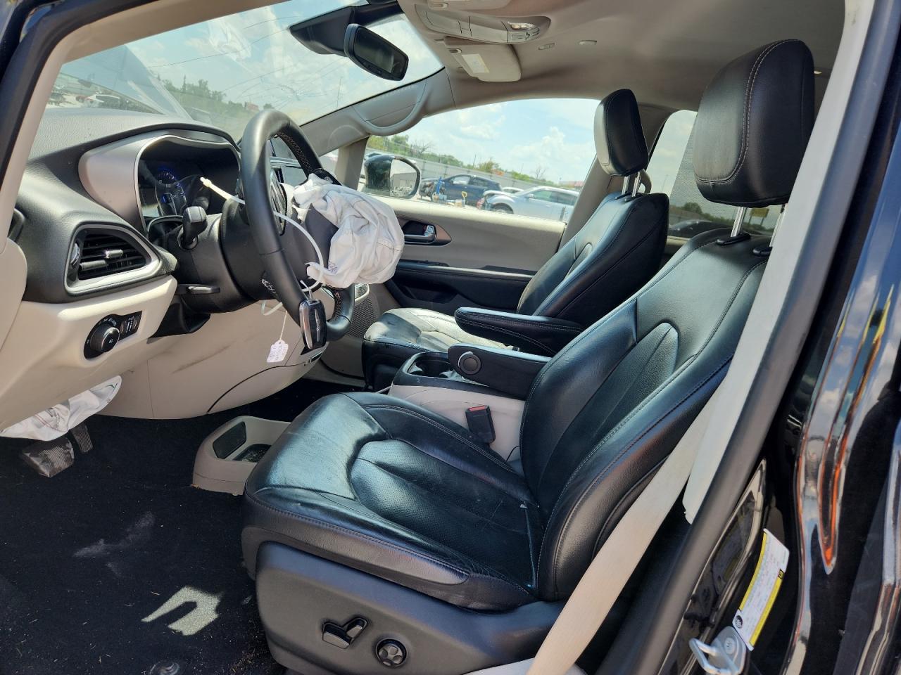 2022 Chrysler Pacifica Touring L - Image 7