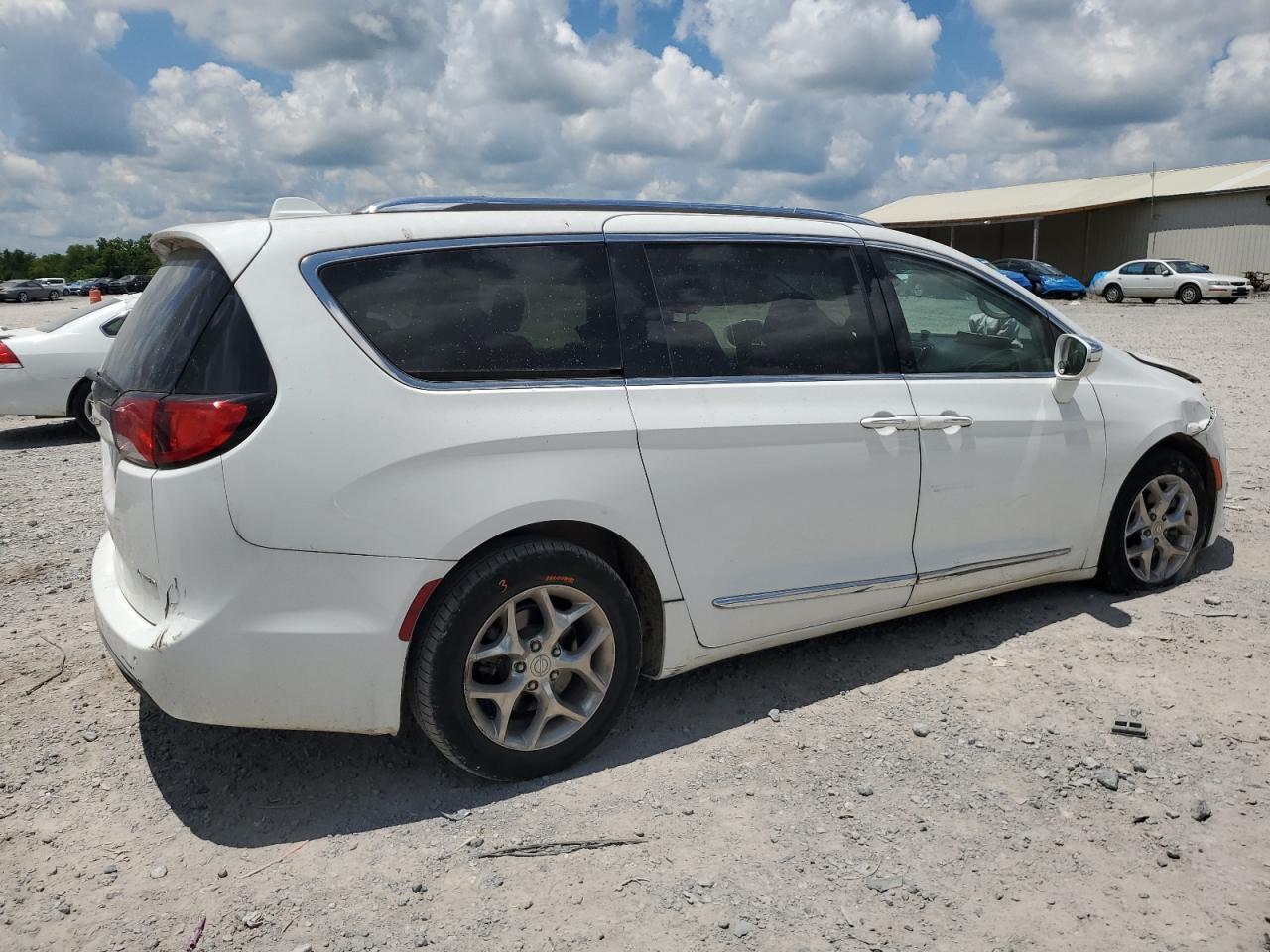 2018 Chrysler Pacifica Limited - Image 3