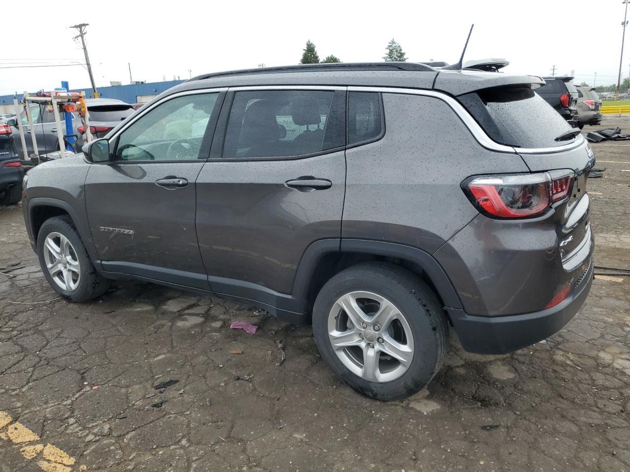 2023 Jeep Compass Latitude - Фото 2