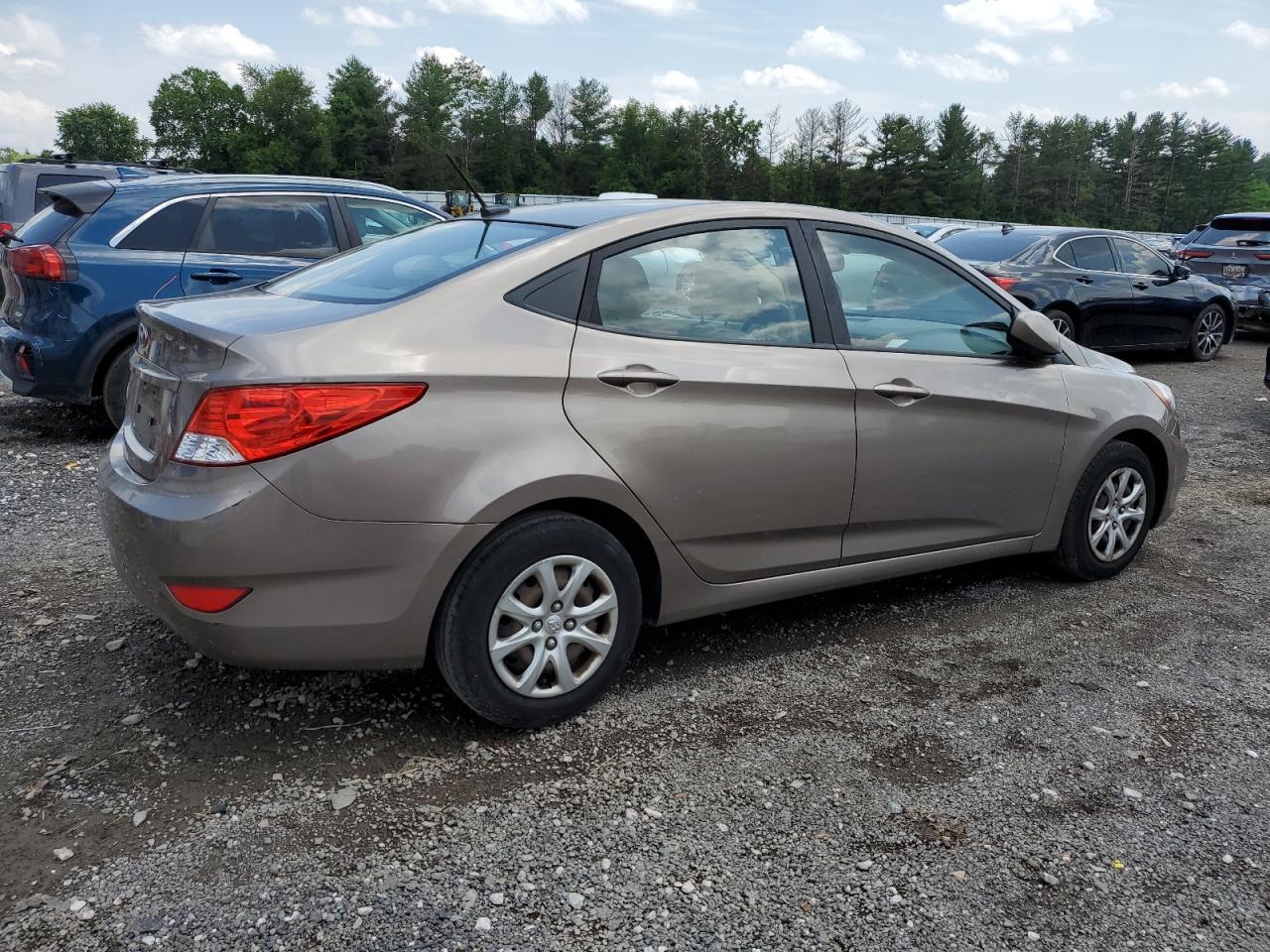 2013 Hyundai Accent Gls - Фото 3