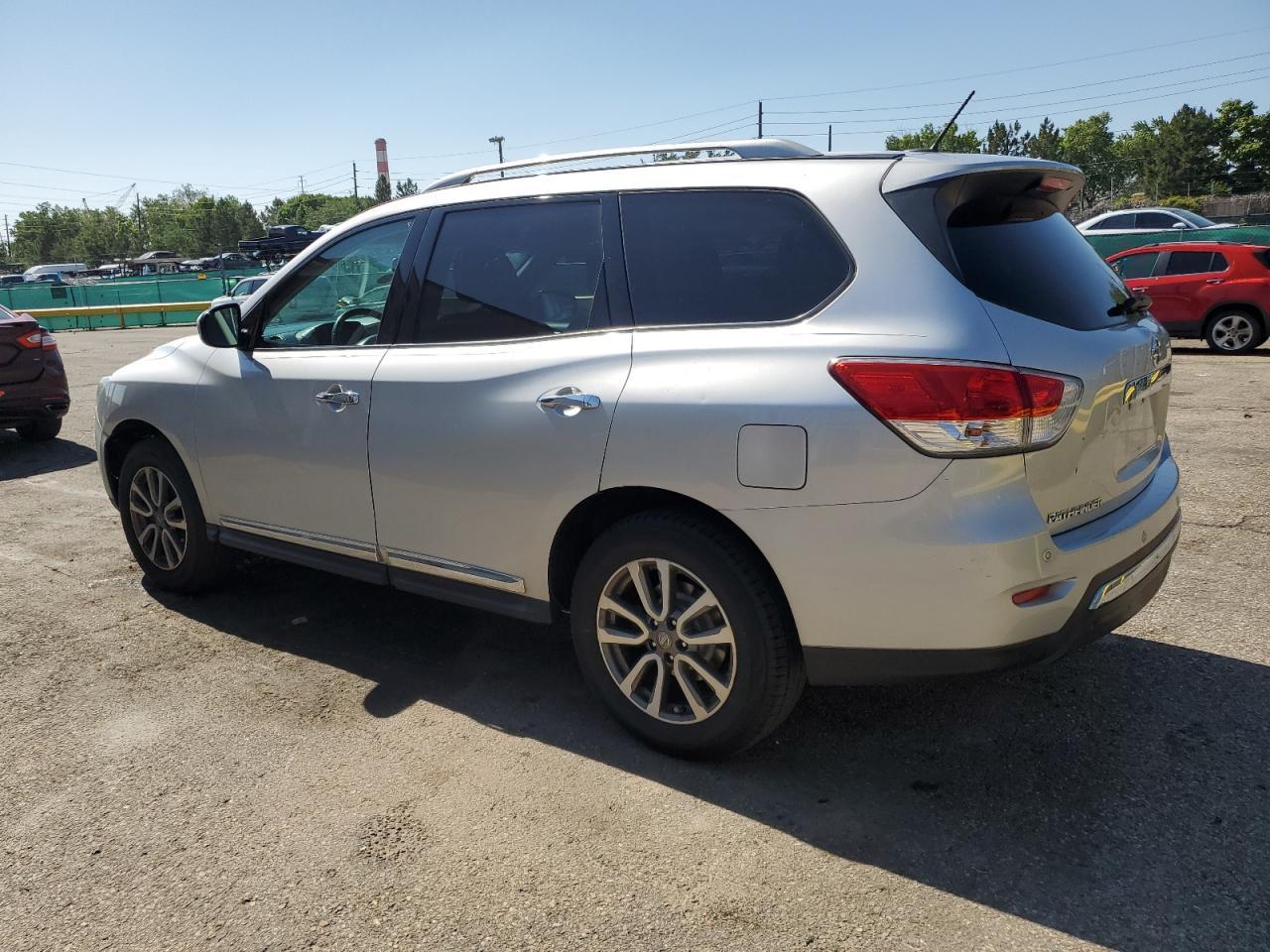 2013 Nissan Pathfinder S - Фото 2