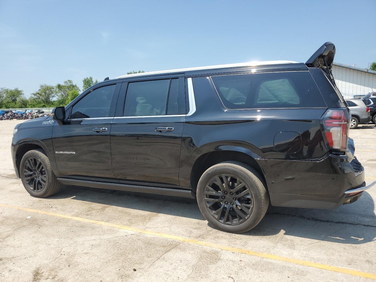 2022 Chevrolet Suburban K1500 High Country - Фото 2