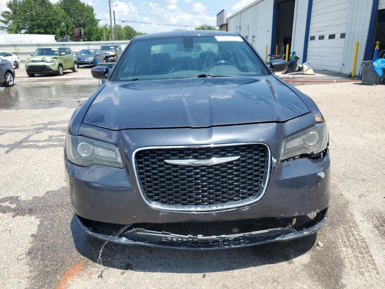 2019 Chrysler 300C - Image 5