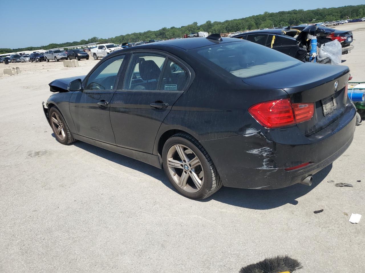 2014 BMW 320 I - Image 2