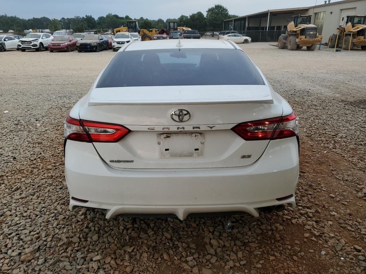 2020 Toyota Camry Se - Фото 6