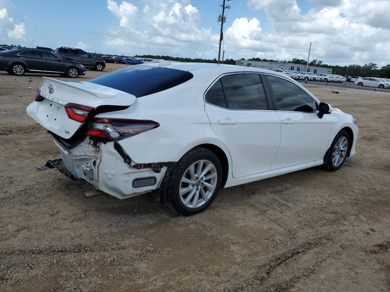 2023 Toyota Camry Le - Фото 3