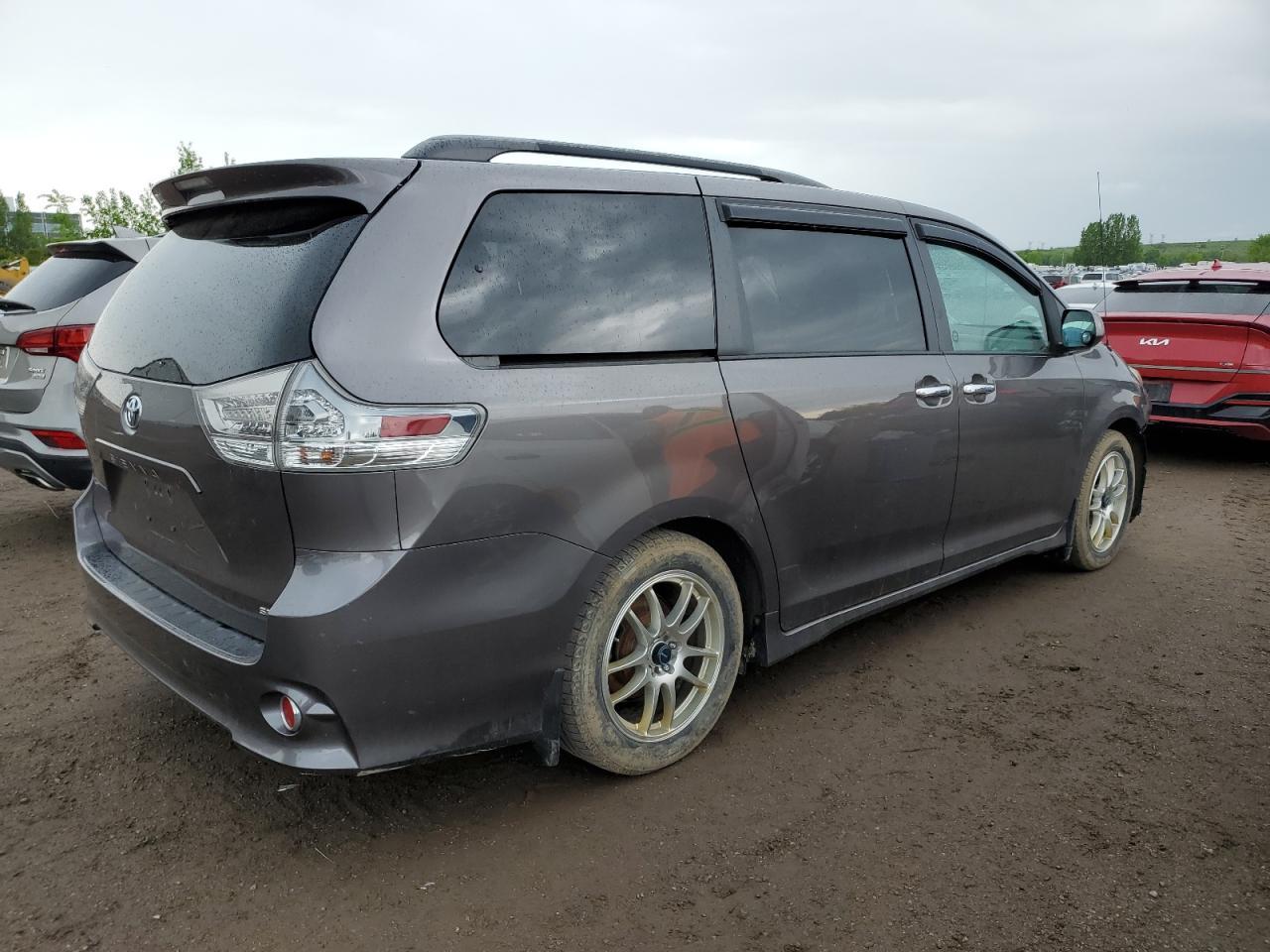 2014 Toyota Sienna Sport - Image 3
