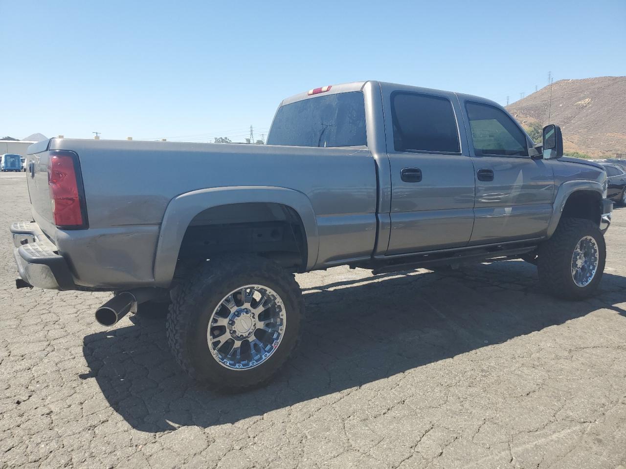 2006 Chevrolet Silverado C2500 Heavy Duty - Image 3