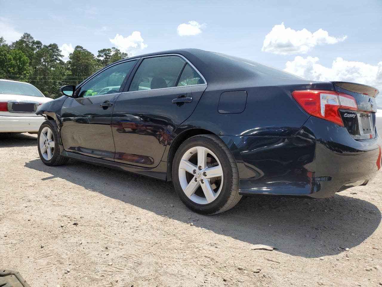 2012 Toyota Camry Base - Фото 2