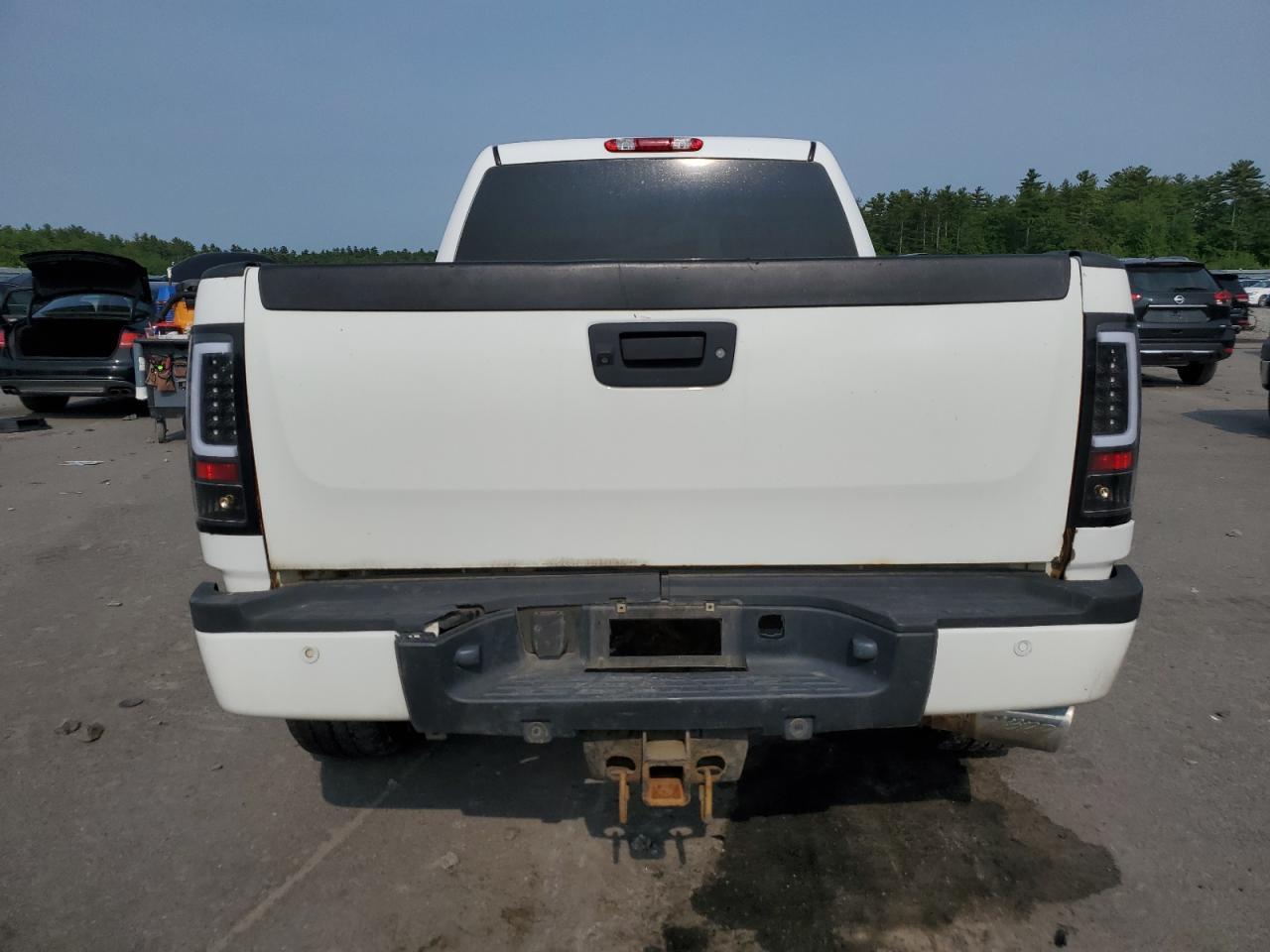 2011 GMC Sierra K2500 Denali - Image 6