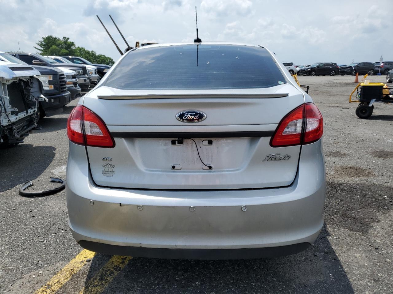 2012 Ford Fiesta Se - Фото 6