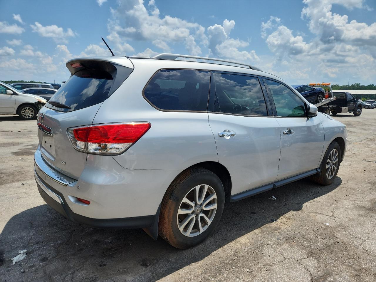 2016 Nissan Pathfinder S - Фото 3