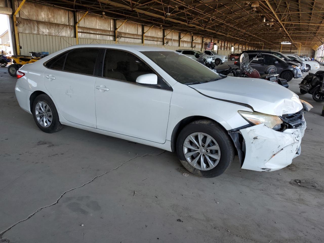 2017 Toyota Camry Le - Фото 4