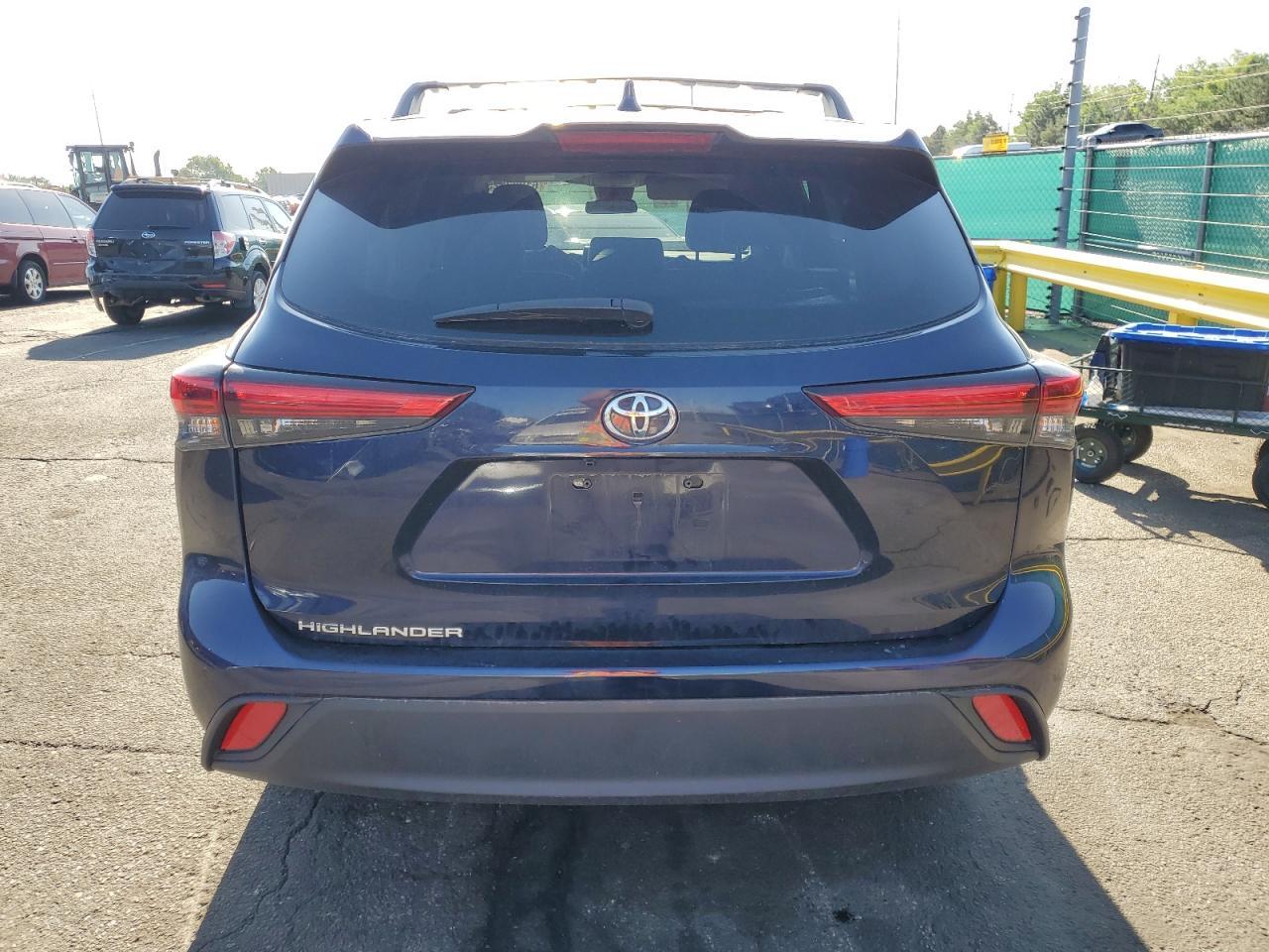2021 Toyota Highlander L - Image 6