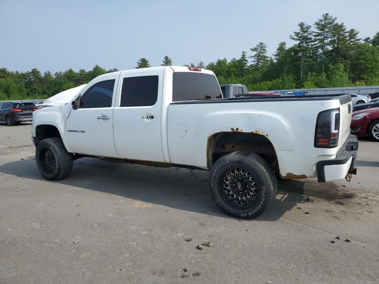 2011 GMC Sierra K2500 Denali - Image 2