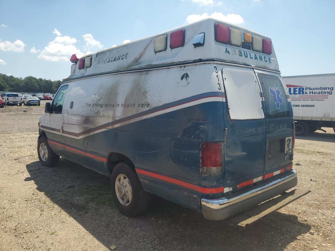 2003 Ford Econoline E350 Super Duty Van - Фото 2