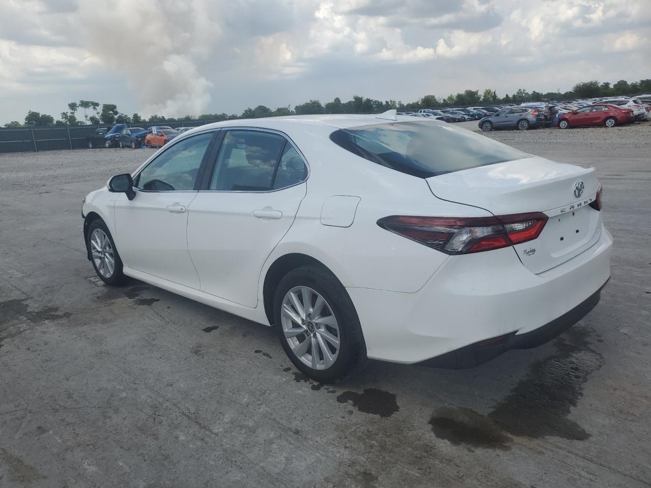 2023 Toyota Camry Le - Фото 2