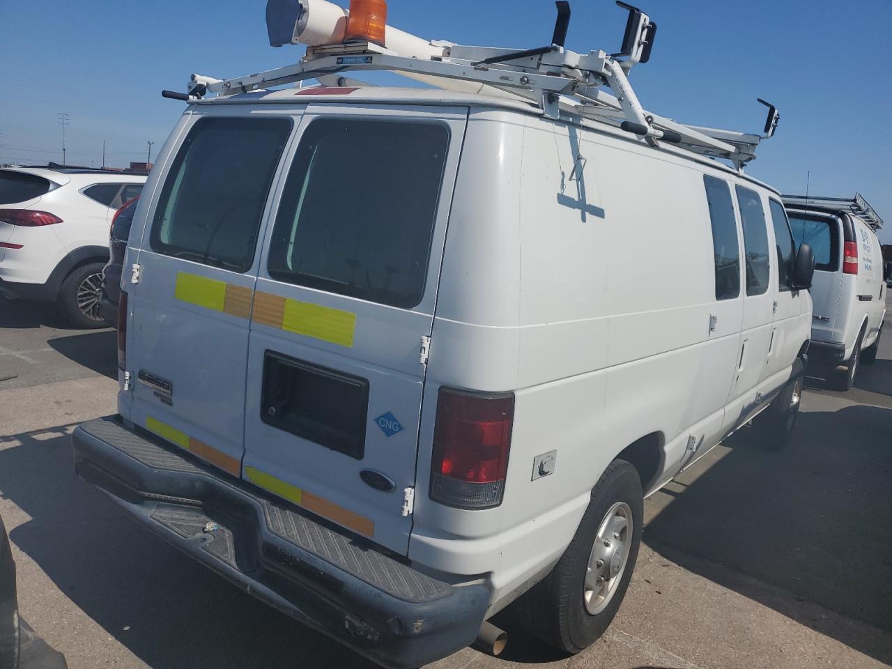2011 Ford Econoline E250 Van - Фото 3