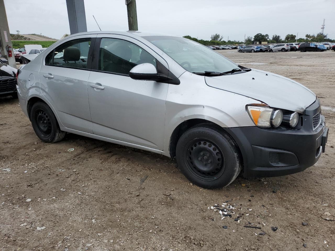 2015 Chevrolet Sonic Ls - Image 4