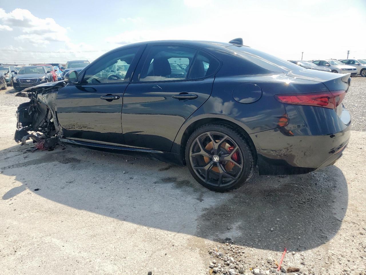 2021 Alfa Romeo Giulia Ti - Фото 2