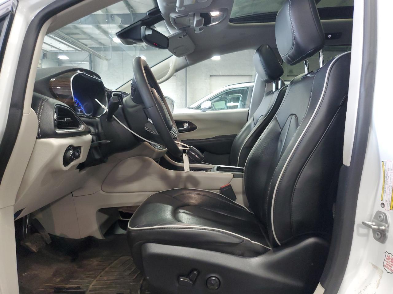 2022 Chrysler Pacifica Limited - Image 7