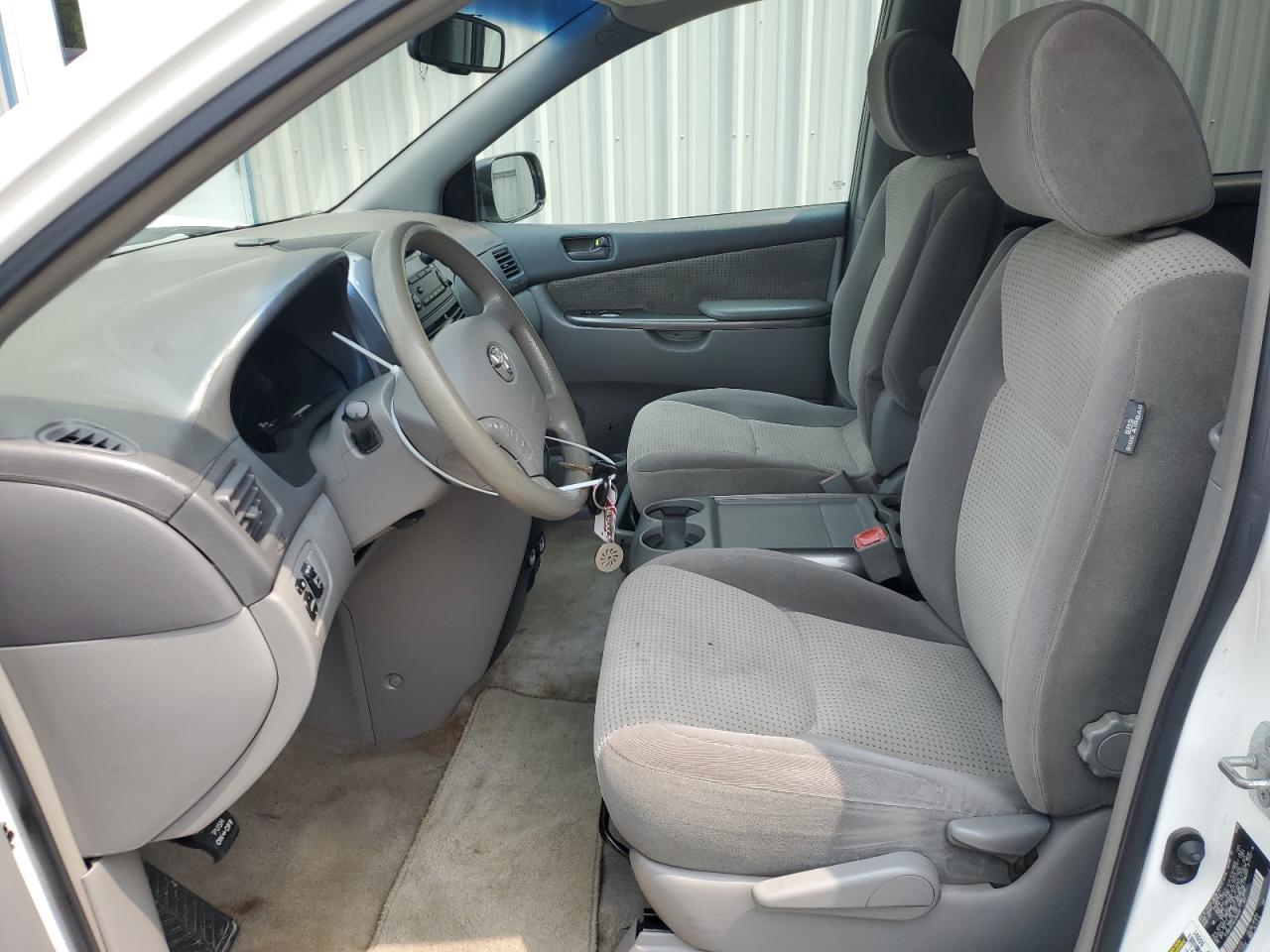 2010 Toyota Sienna Ce - Фото 7