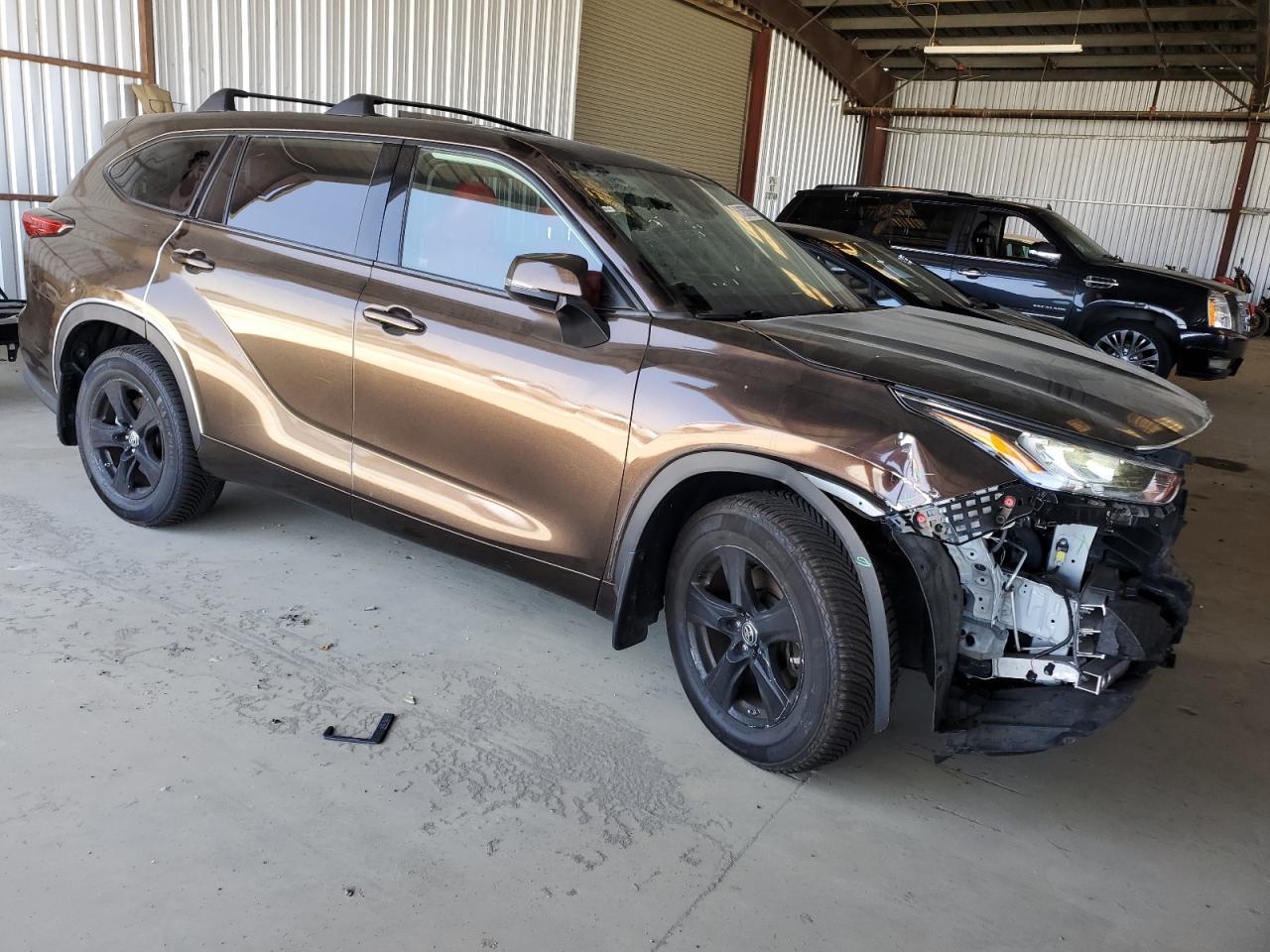 2020 Toyota Highlander L - Image 4