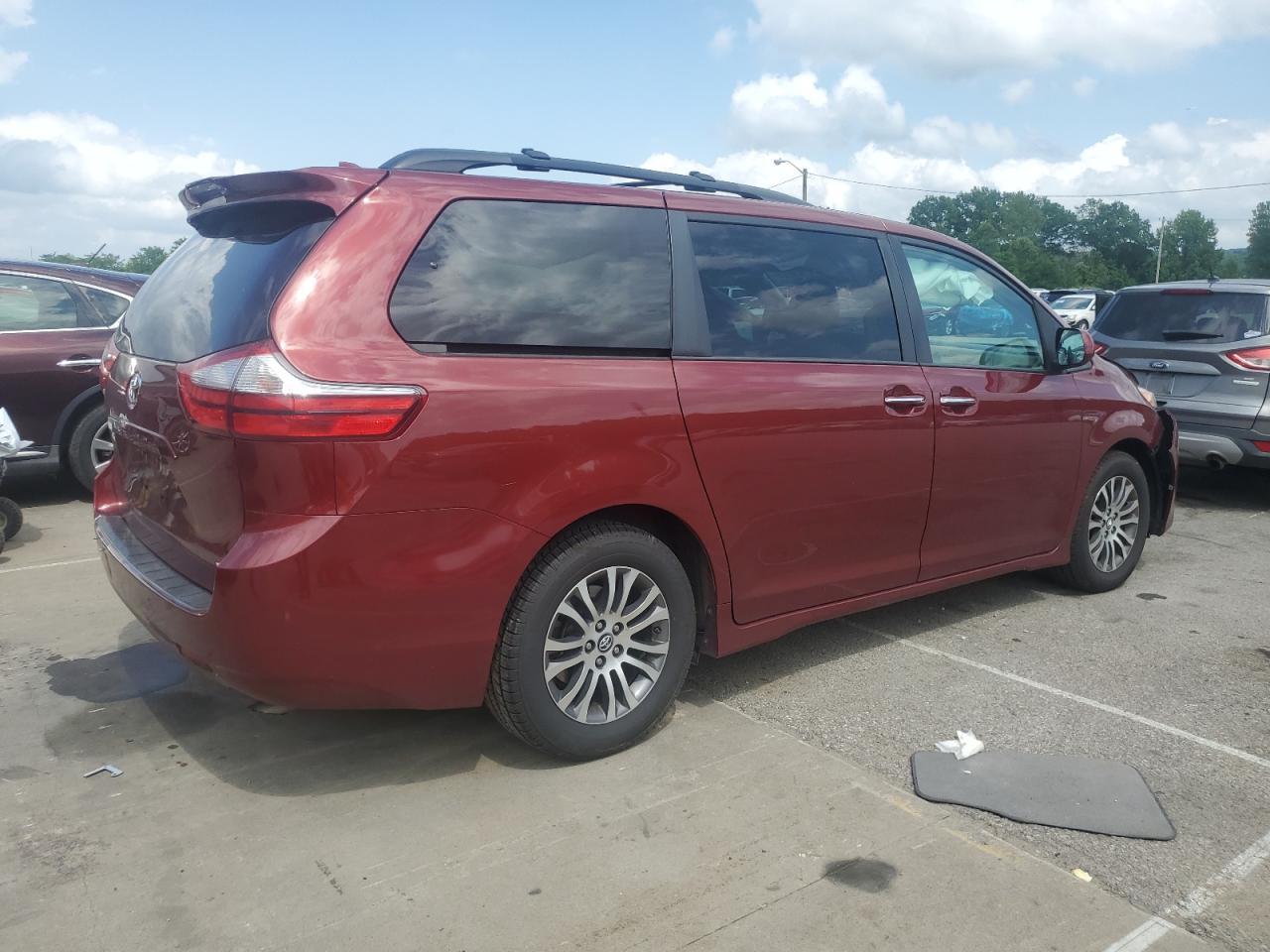 2018 Toyota Sienna Xle - Фото 3