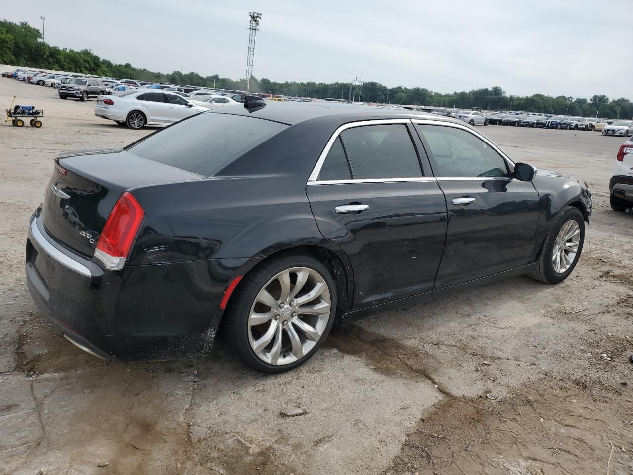 2016 Chrysler 300C - Фото 3