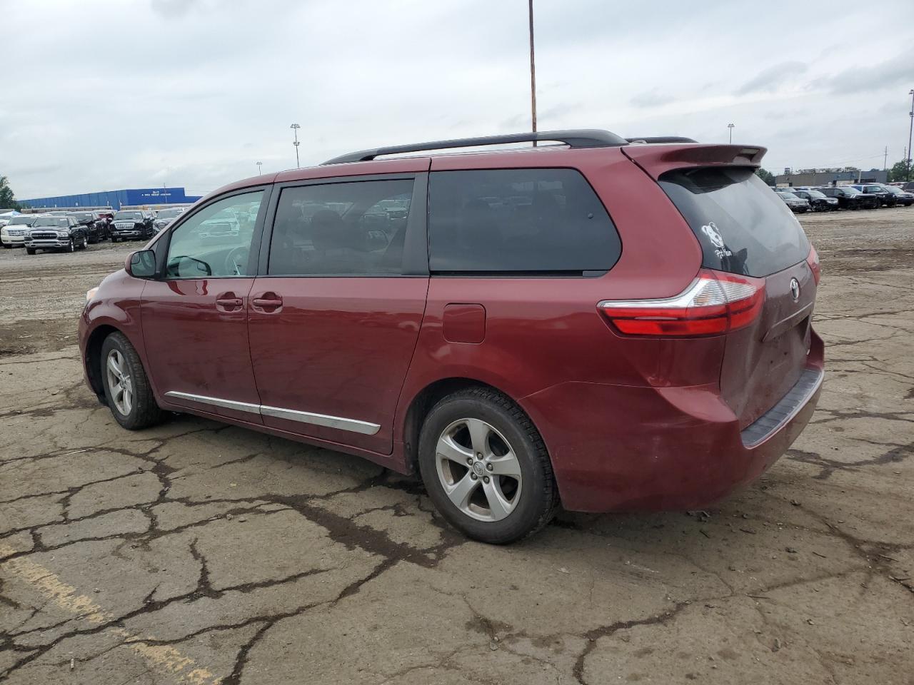 2017 Toyota Sienna Le - Фото 2