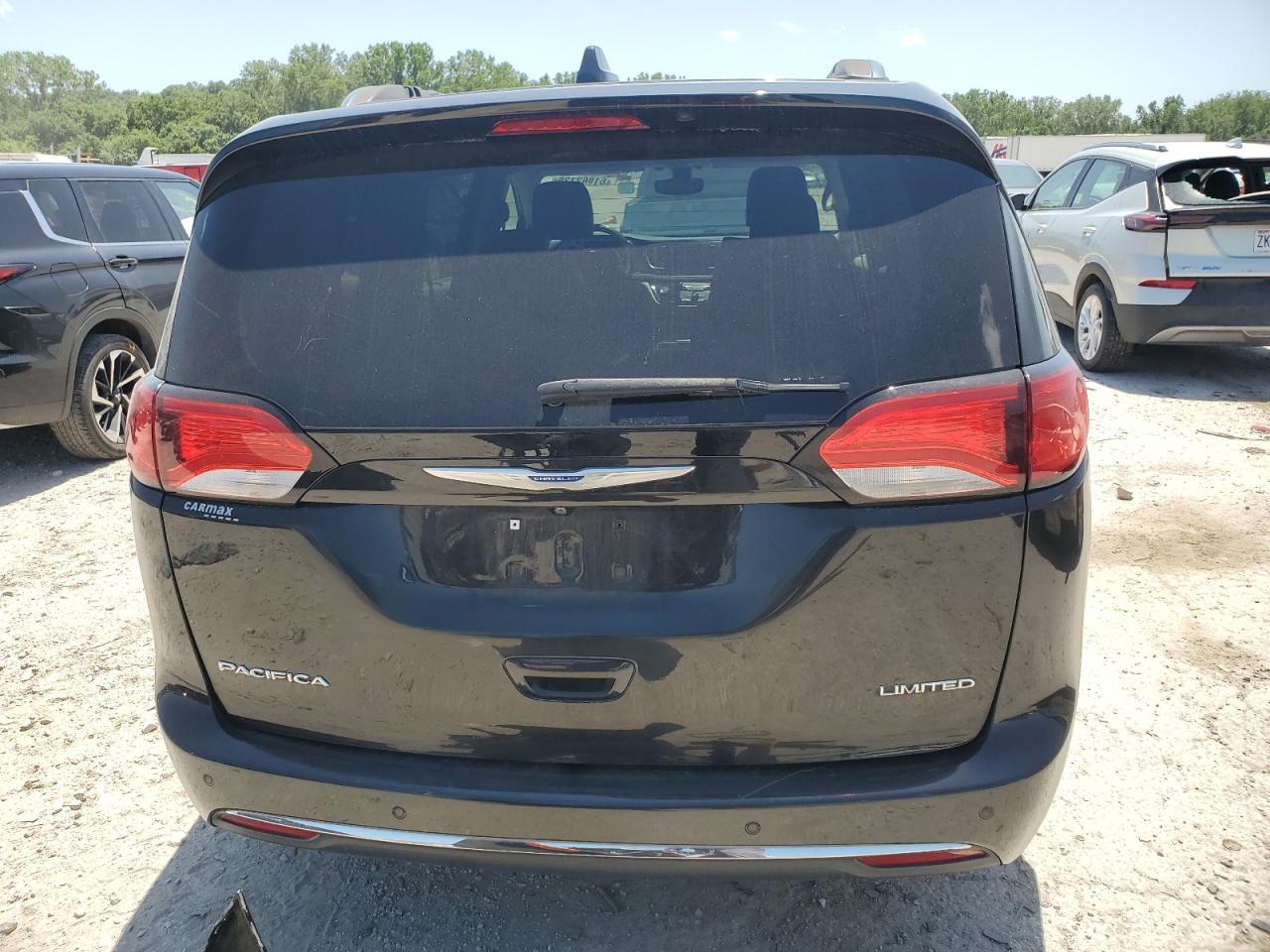 2018 Chrysler Pacifica Limited - Image 6