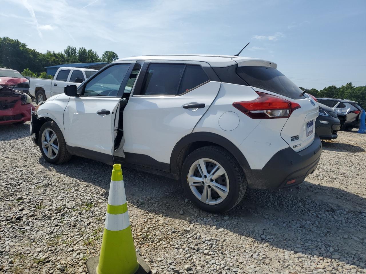 2020 Nissan Kicks S - Фото 2