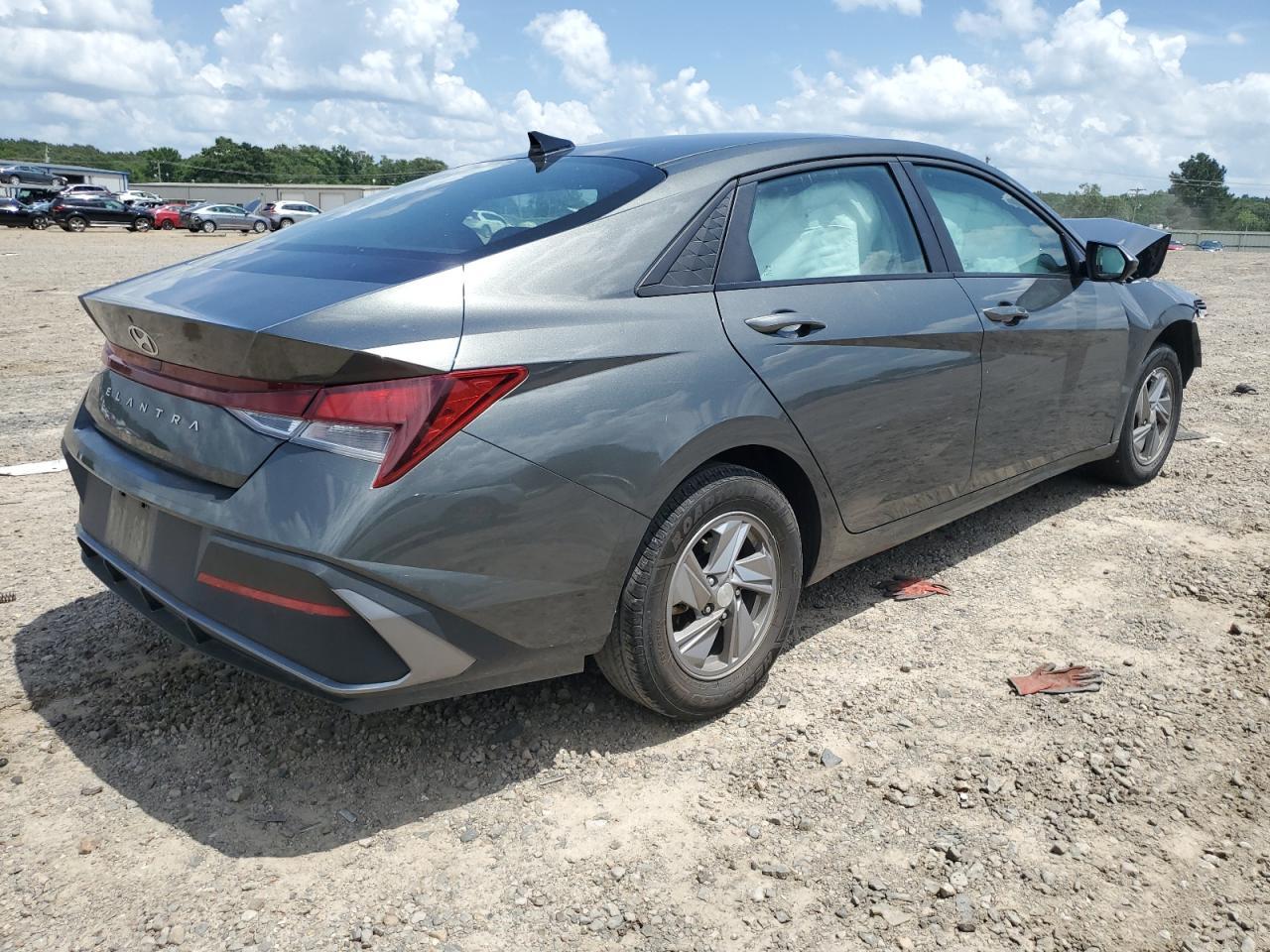 2024 Hyundai Elantra Se - Фото 3