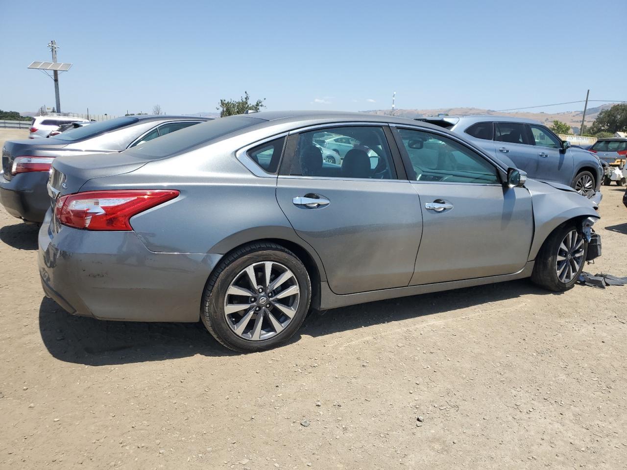 2017 Nissan Altima 2.5 - Image 3