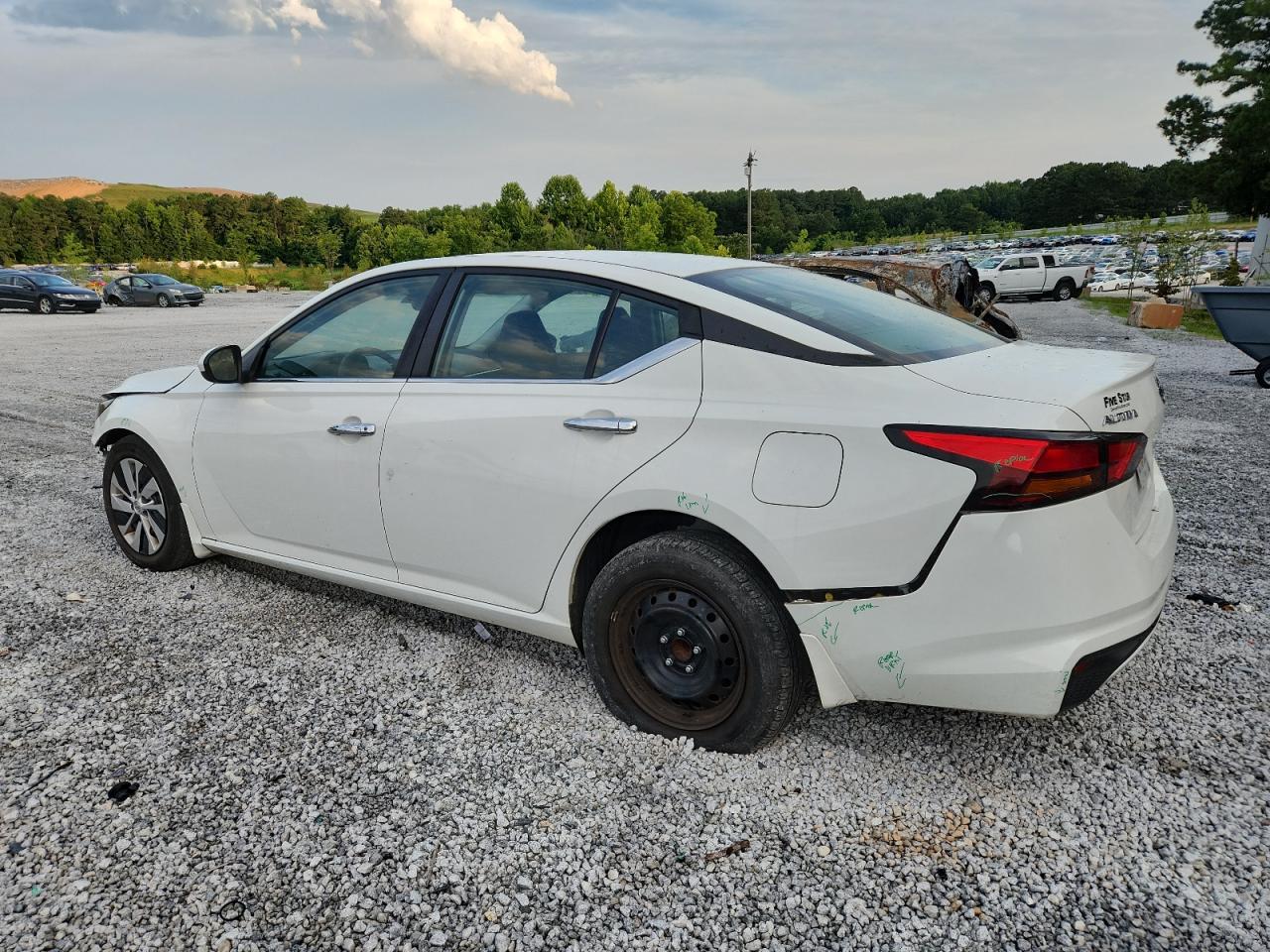 2022 Nissan Altima S - Image 2