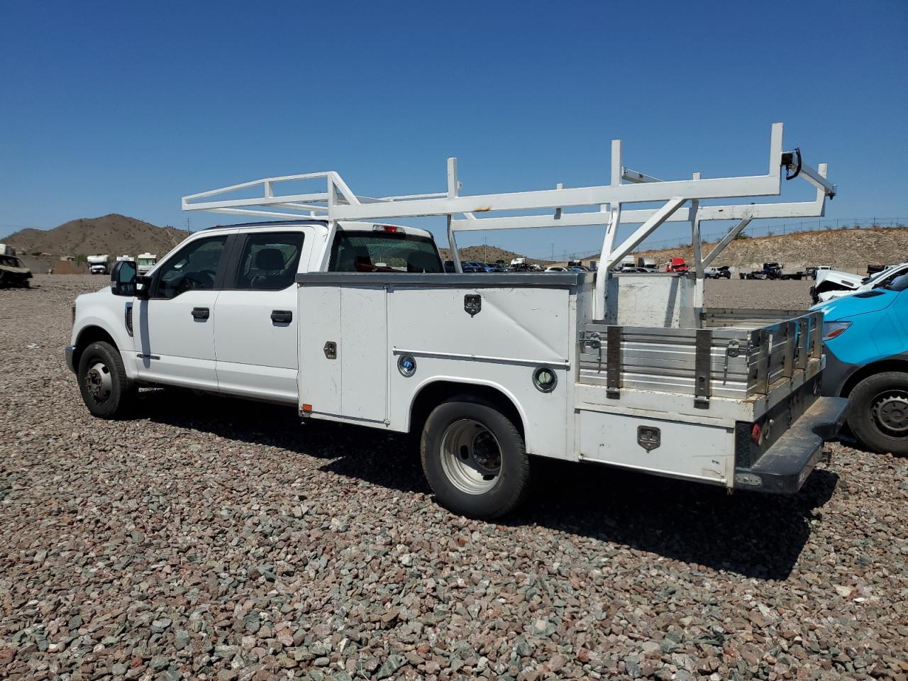 2019 Ford F350 Super Duty - Фото 2