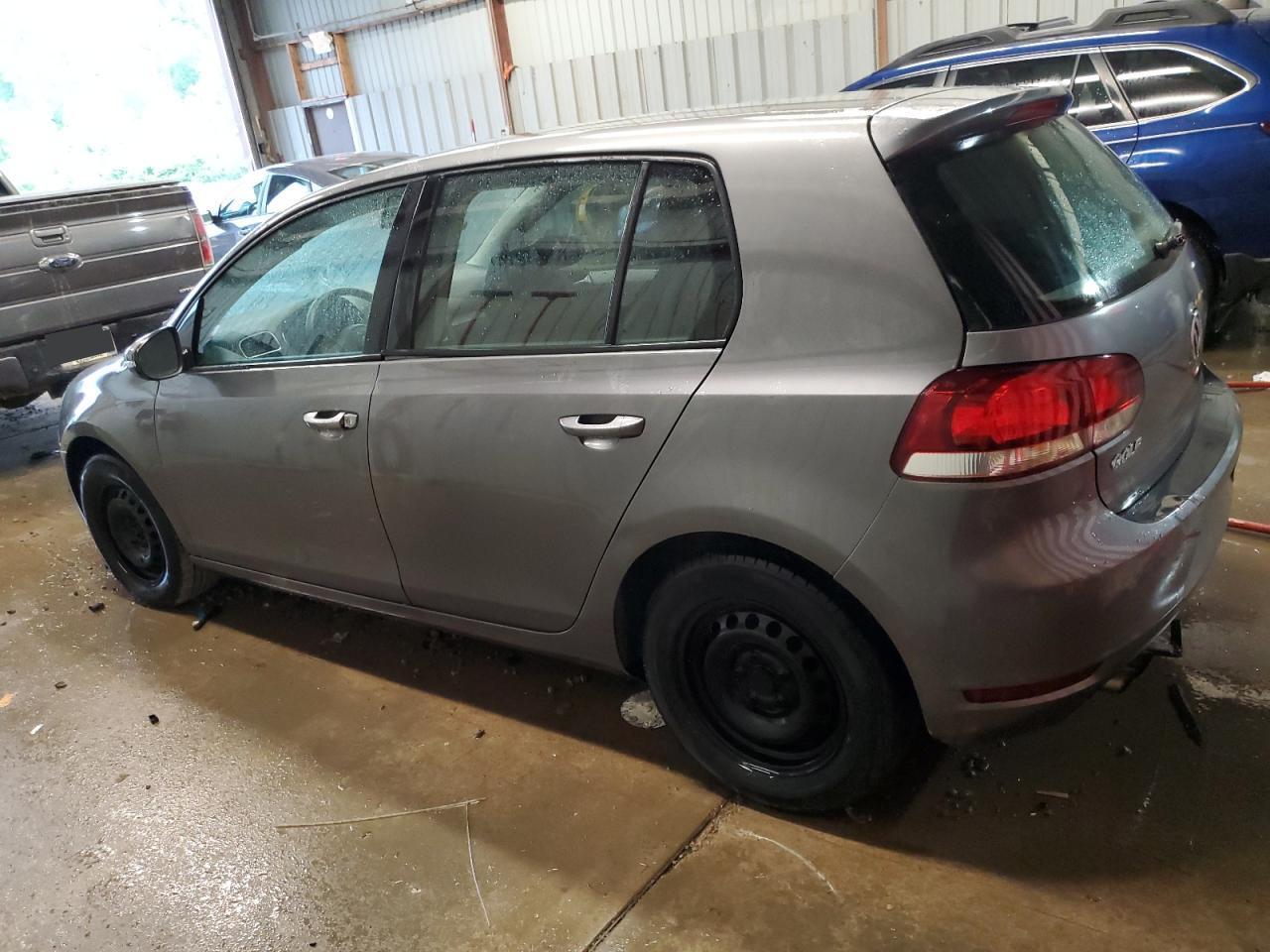 2010 Volkswagen Golf - Фото 2