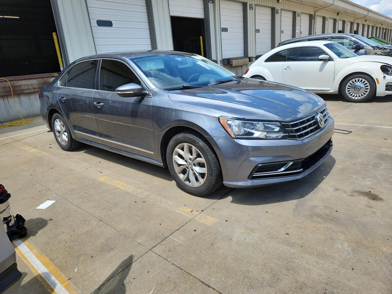 2017 Volkswagen Passat S - Фото 4