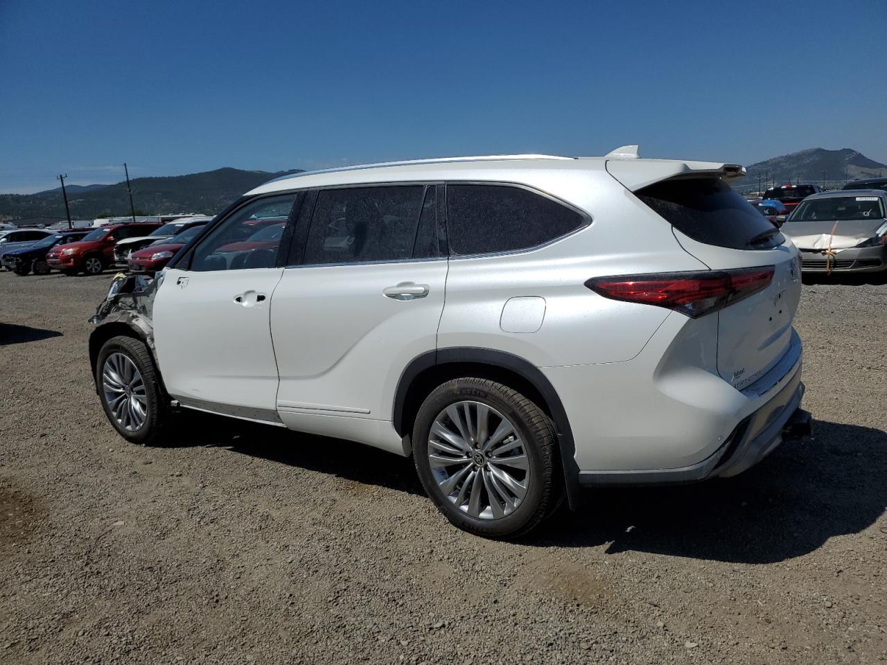 2021 Toyota Highlander Hybrid Platinum - Image 2