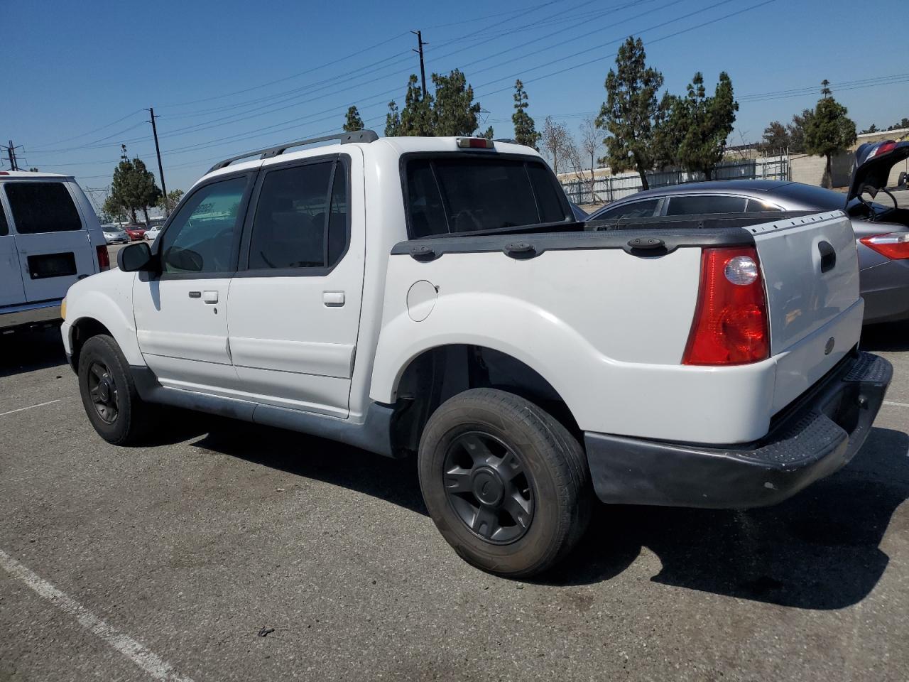 2002 Ford Explorer Sport Trac - Фото 2