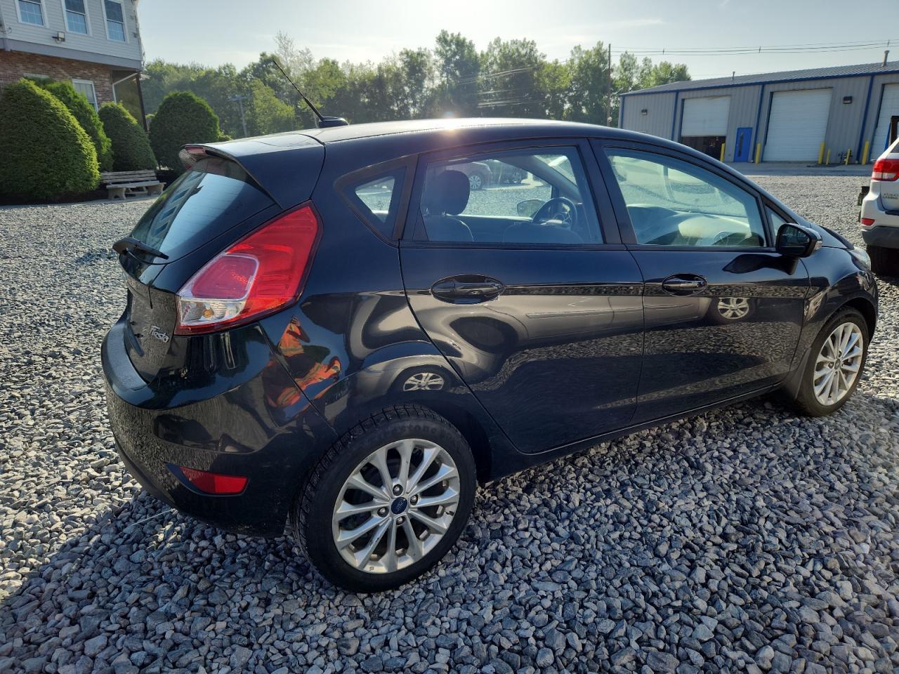 2014 Ford Fiesta Se - Image 3